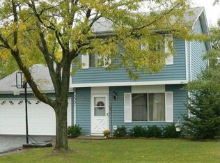 2331 Woodview Ln, Naperville, IL 60565