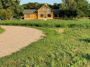 7725 Kalis Trl, Gibbon, NE 68840