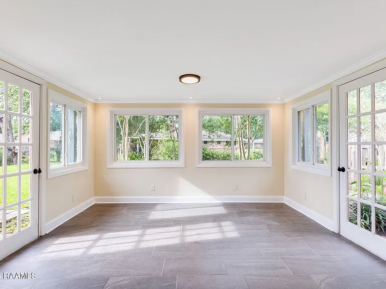 213 Lynn Dr — Photo 14