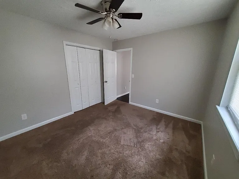 1421 Florence Ave — Photo 10