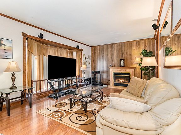 2nd image of 1351 Gordon Ave