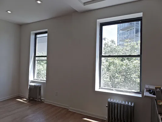 Rented by Albert Attias, LREB | media 5