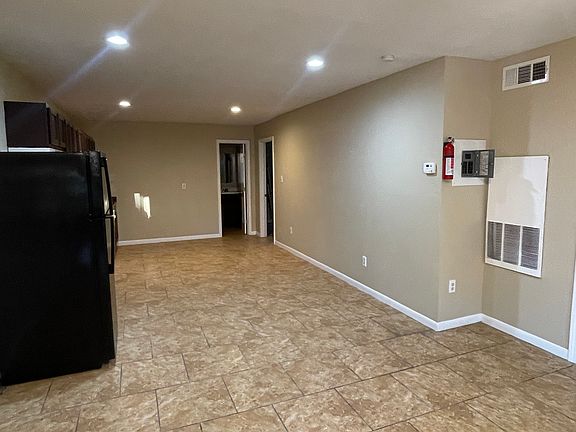 4th image of 4606 University Dr #2