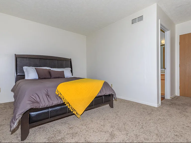 Hoosier Court Apartments — Photo 44