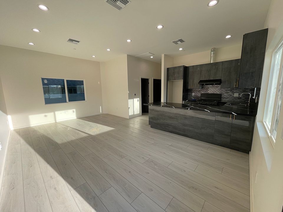 1st image of 7932 Amestoy Ave