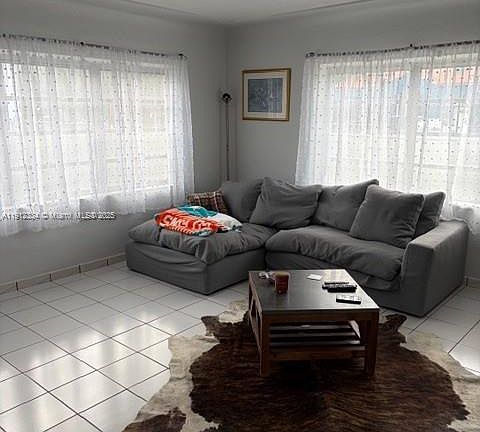 5th image of 1911 SW 23rd St