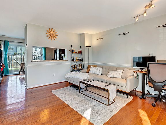 3rd image of 6534 Morning Glen Ct