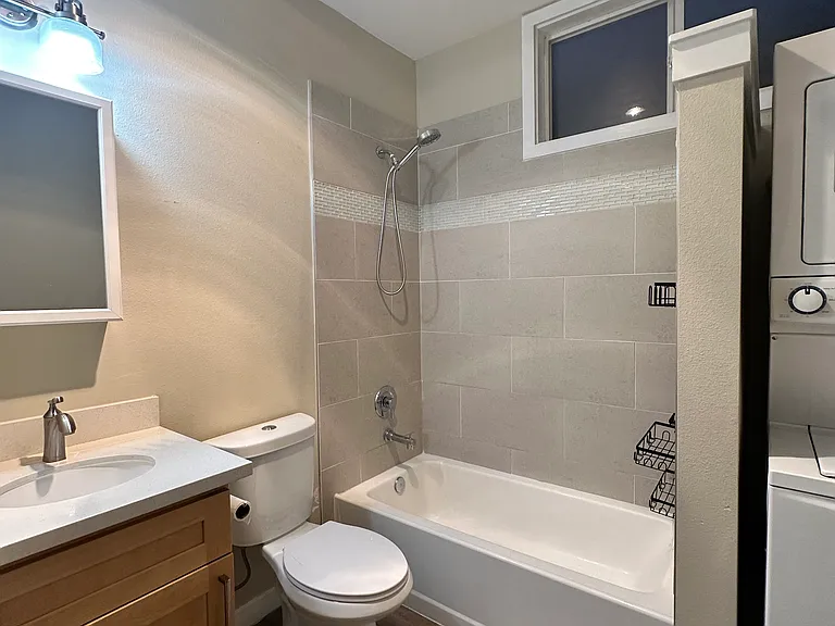2331 S G St #B — Photo 7