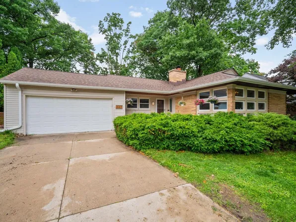 947 North 75th STREET, Wauwatosa, WI 53213