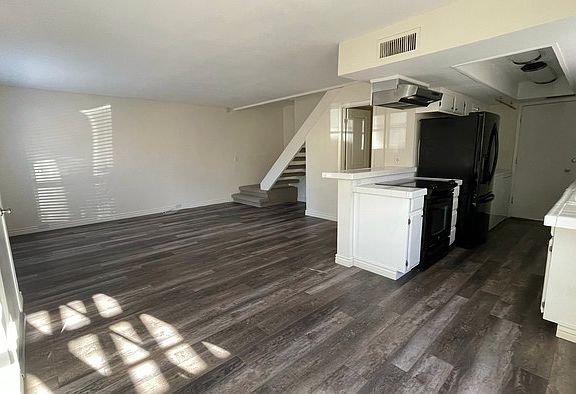 3rd image of 807 E North Ln Unit 3