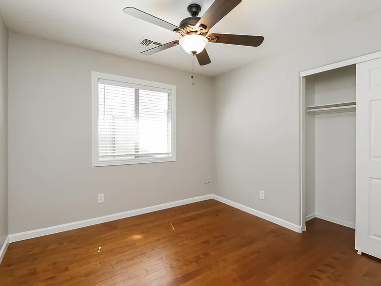651 E Christopher St — Photo 12