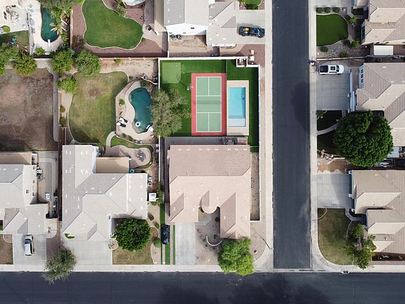 3rd image of 3000 E PARKVIEW Drive