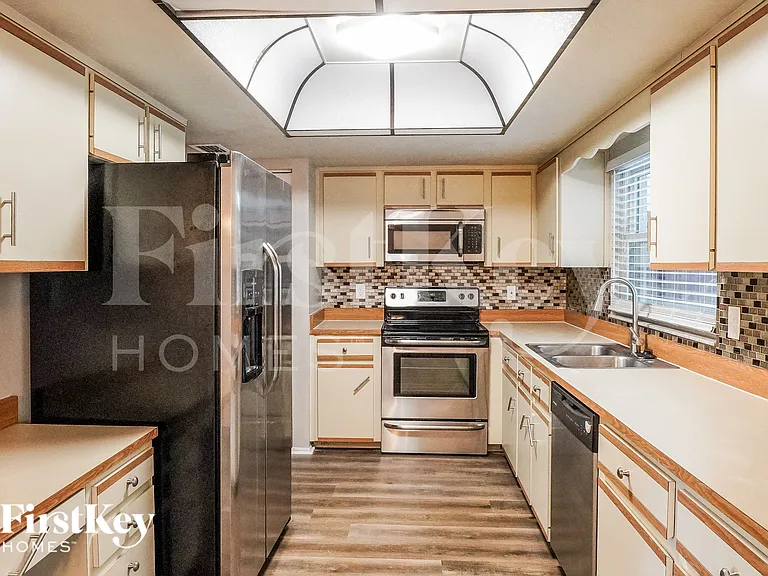 3017 Vista Palm Dr — Photo 6