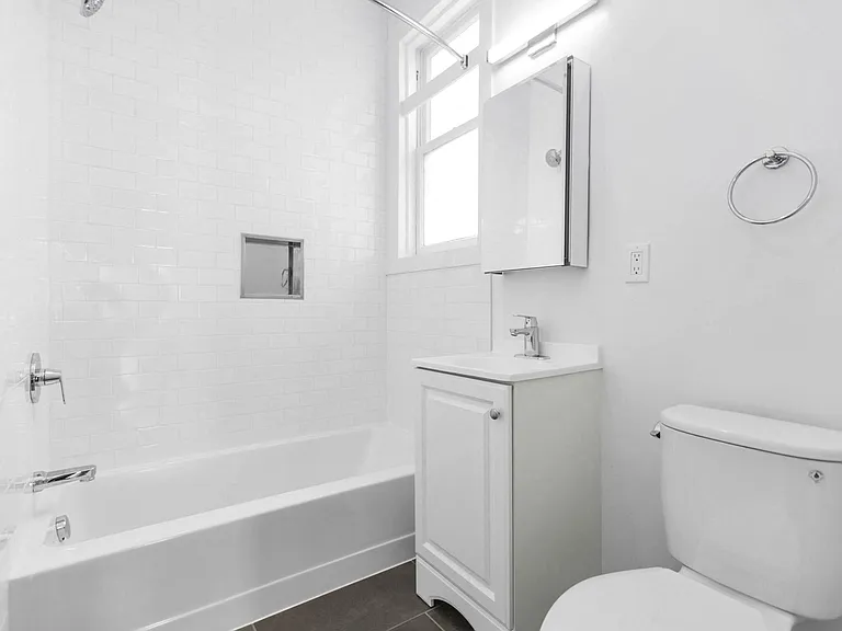 1760 Golden Gate — Photo 18