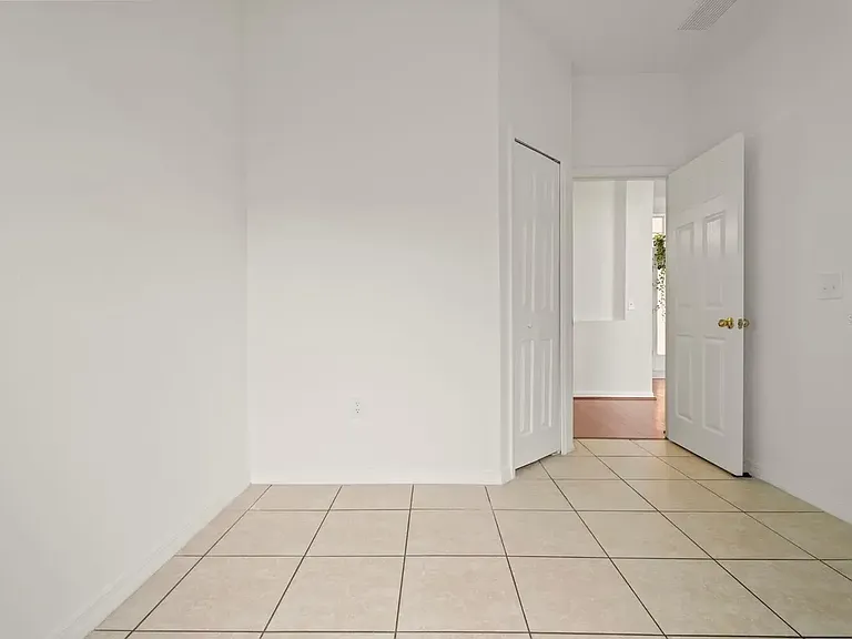 1911 Michigan Ct — Photo 36