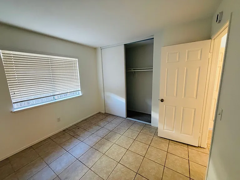 19952 Silvercrest Ln — Photo 8