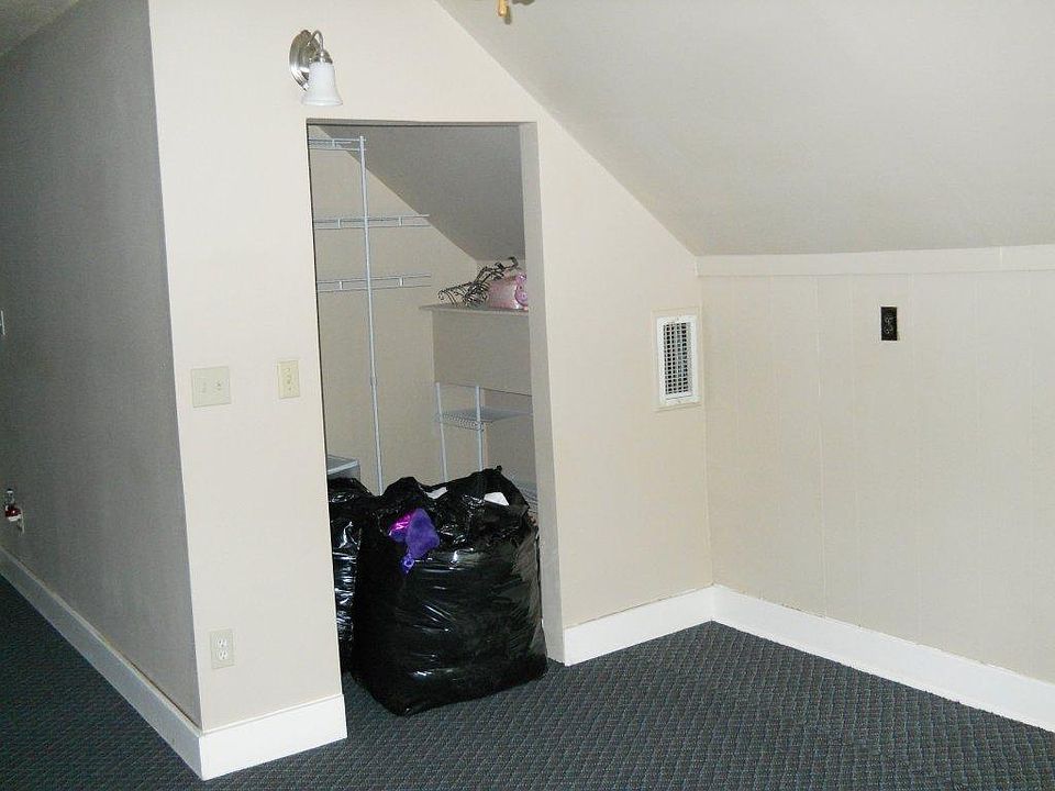 2nd image of 600 E 9th St