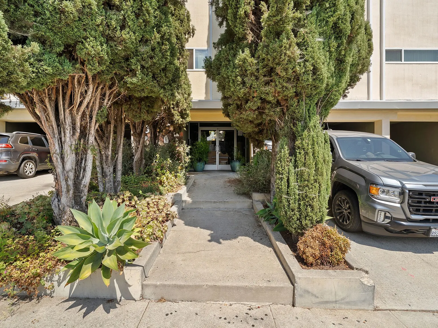 1 bed, 670 sqft, $1,800 — Photo 3