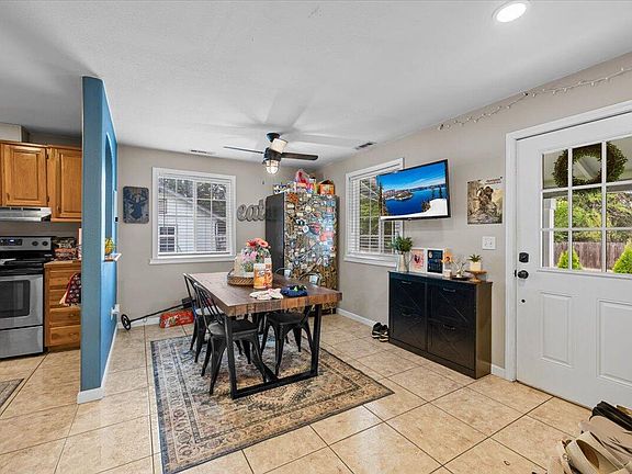 3rd image of 313 Berrydale Ave