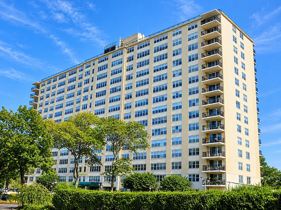 2625 Park Ave #3F