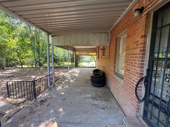 3rd image of 2300 Miramar Blvd