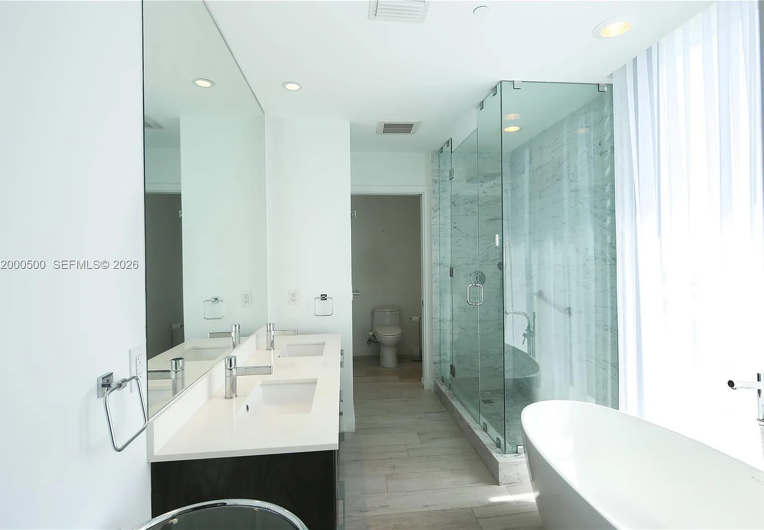 Gran Paraiso Condo — Photo 3