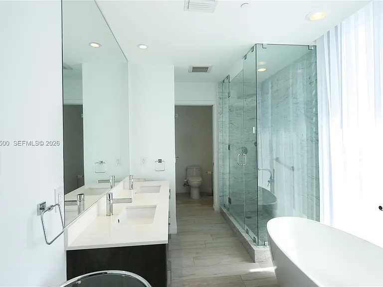 480 NE 31st St #2607 — Photo 3