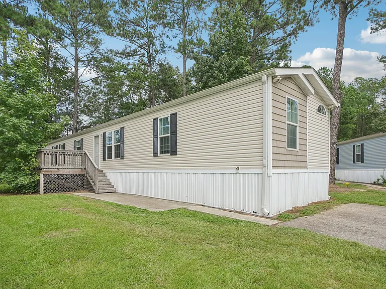 Pine Village — Photo 15