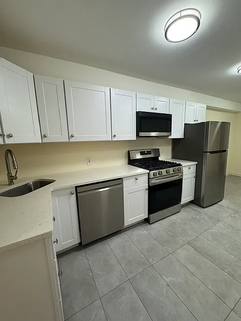2 bed, 700 sqft, $2,100 — Photo 4