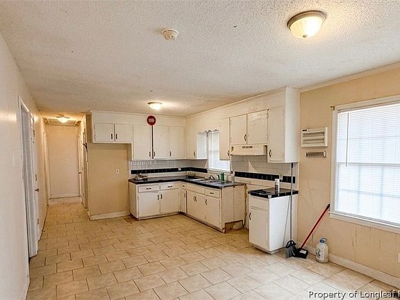 3rd image of 107 E Thigpen Rd