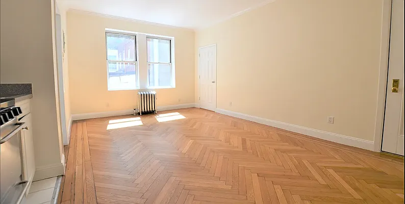 Rented by Manhattan Realty Group | media 6