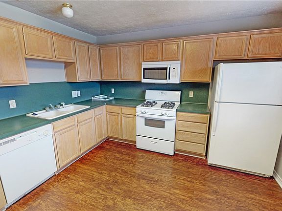 3rd image of 3506 Vienna Dr