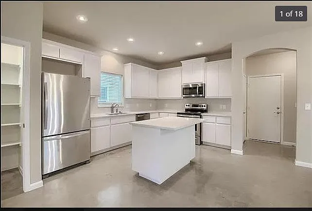 212 Munro St — Photo 4