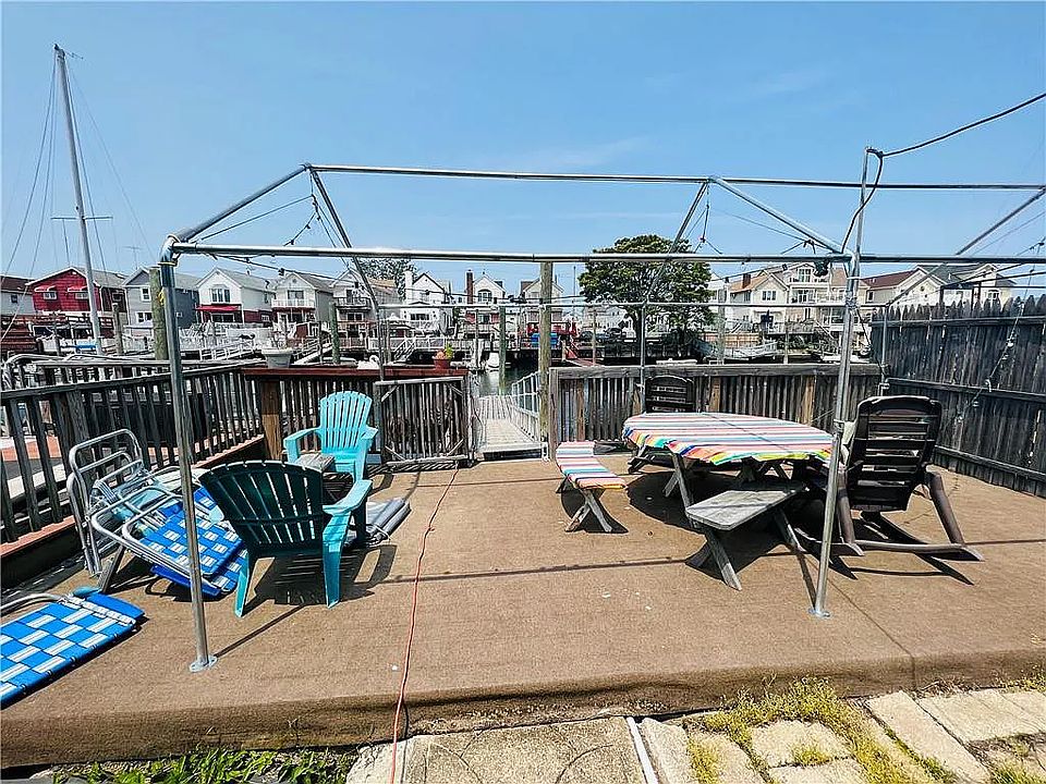 2nd image of 51 Bartlett Pl