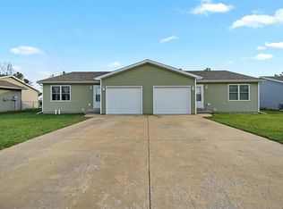 109 Fox Run Ct, Le Roy, IL 61752