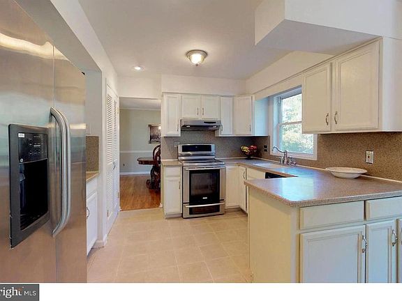 5th image of 5 Woodmeadow Ln