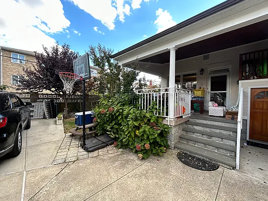 Rented by REMAX Elite | media 5