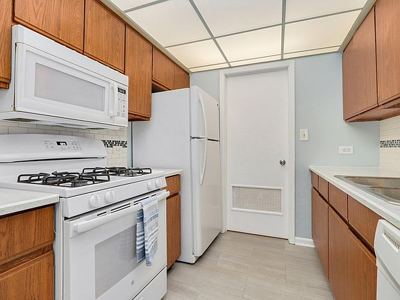 5th image of 960 Butter Creek Ct #960
