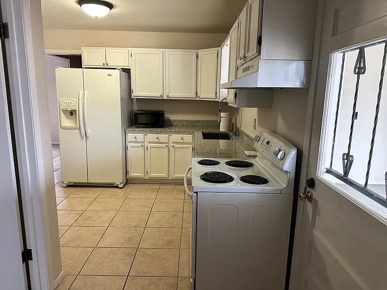 409 Garcia St NE — Photo 10
