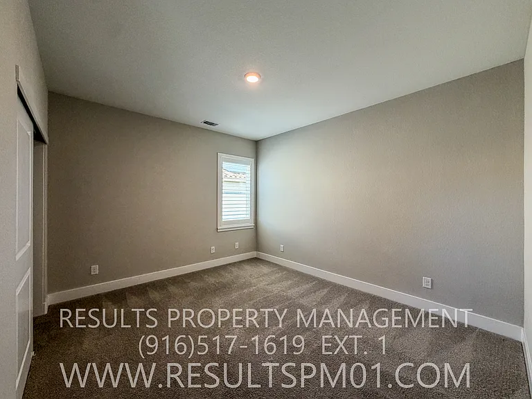 587 River St — Photo 33