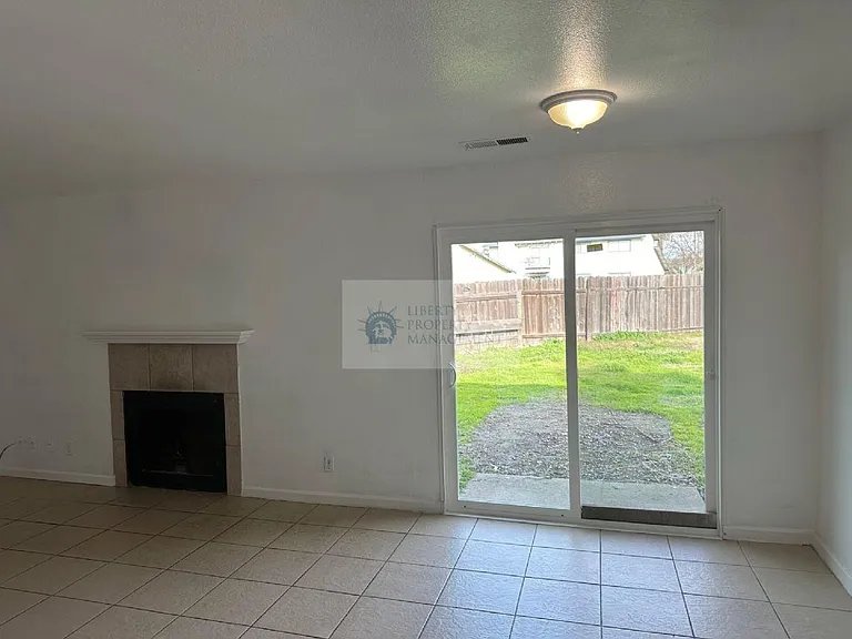 2446 Burlington Pl #2446 — Photo 7