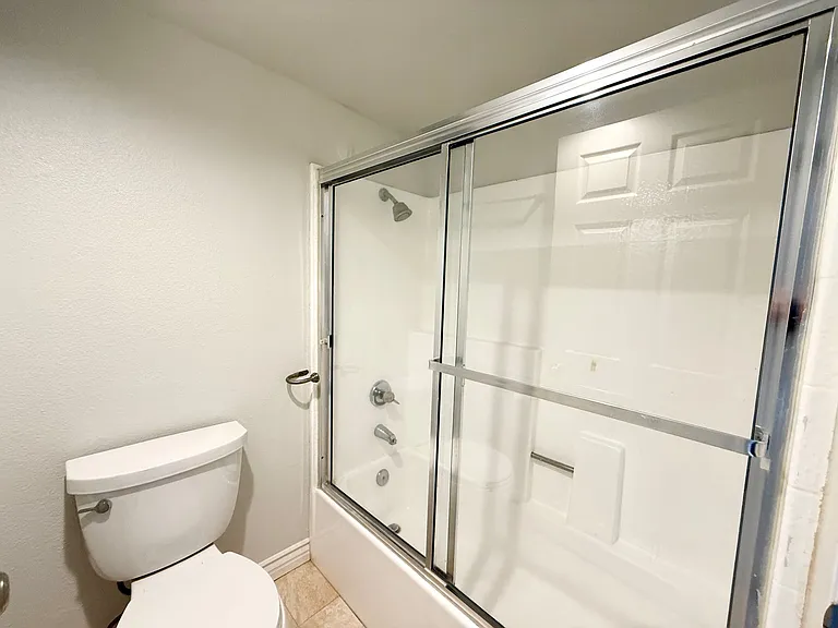 5550 Owensmouth Ave #214 — Photo 5