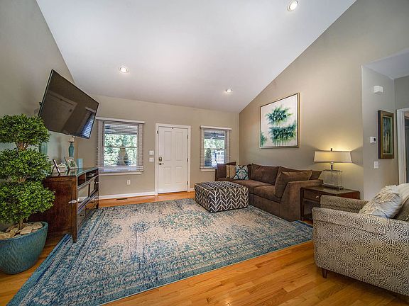 5th image of 267 Bull Run Dr