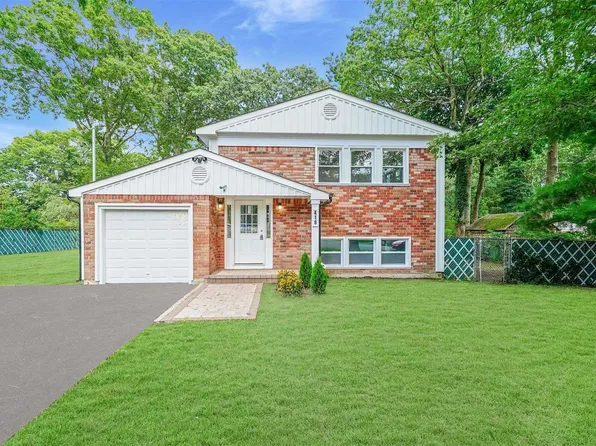 418 Auborn Avenue, Shirley, NY 11967