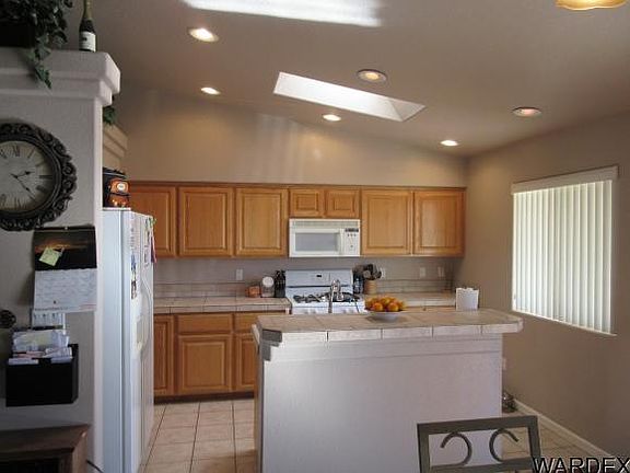 3rd image of 2044 Desert Palms Dr