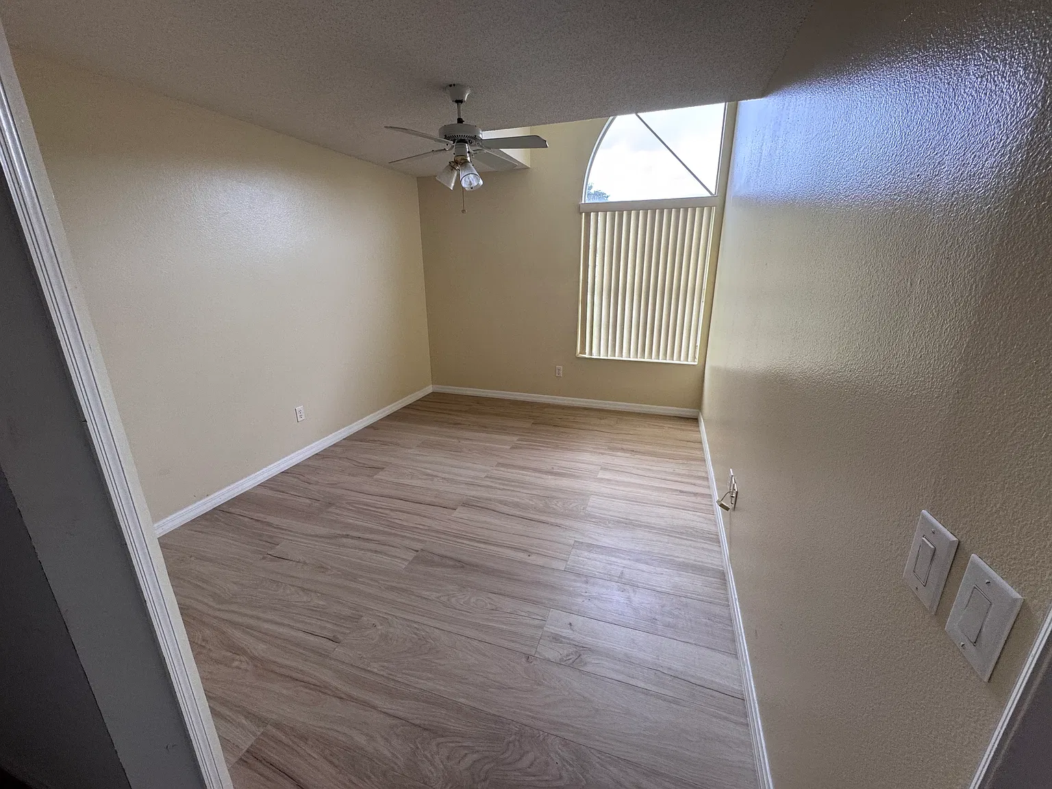 3 bed, 1596 sqft, $2,200 — Photo 3