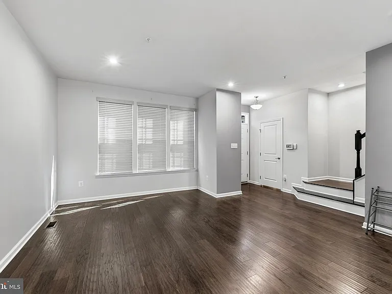 2720 Fredericksburg Rd — Photo 8
