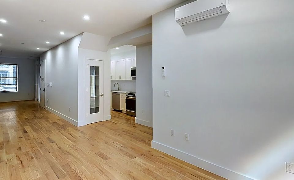 1st image of 583 Vanderbilt Ave #2