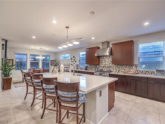 4th image of 6841 Peakview St