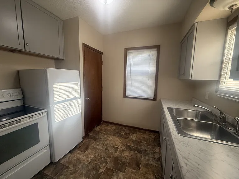2824 Des Moines St — Photo 10